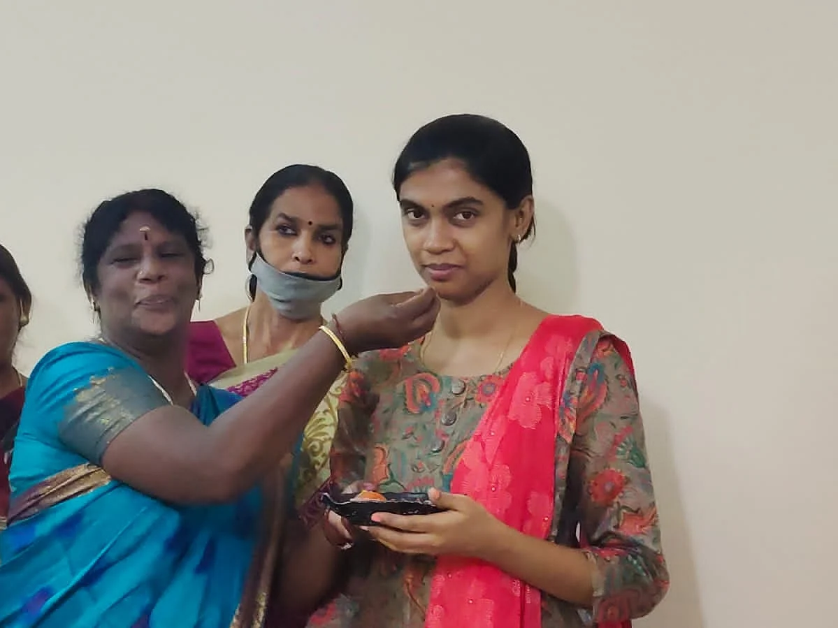 `உங்களை நீங்க நம்பணும்!' - யு.பி.எஸ்.சி தேர்வில் மாநில அளவில் முதலிடம் பிடித்த கோவை சுவாதி ஶ்ரீ