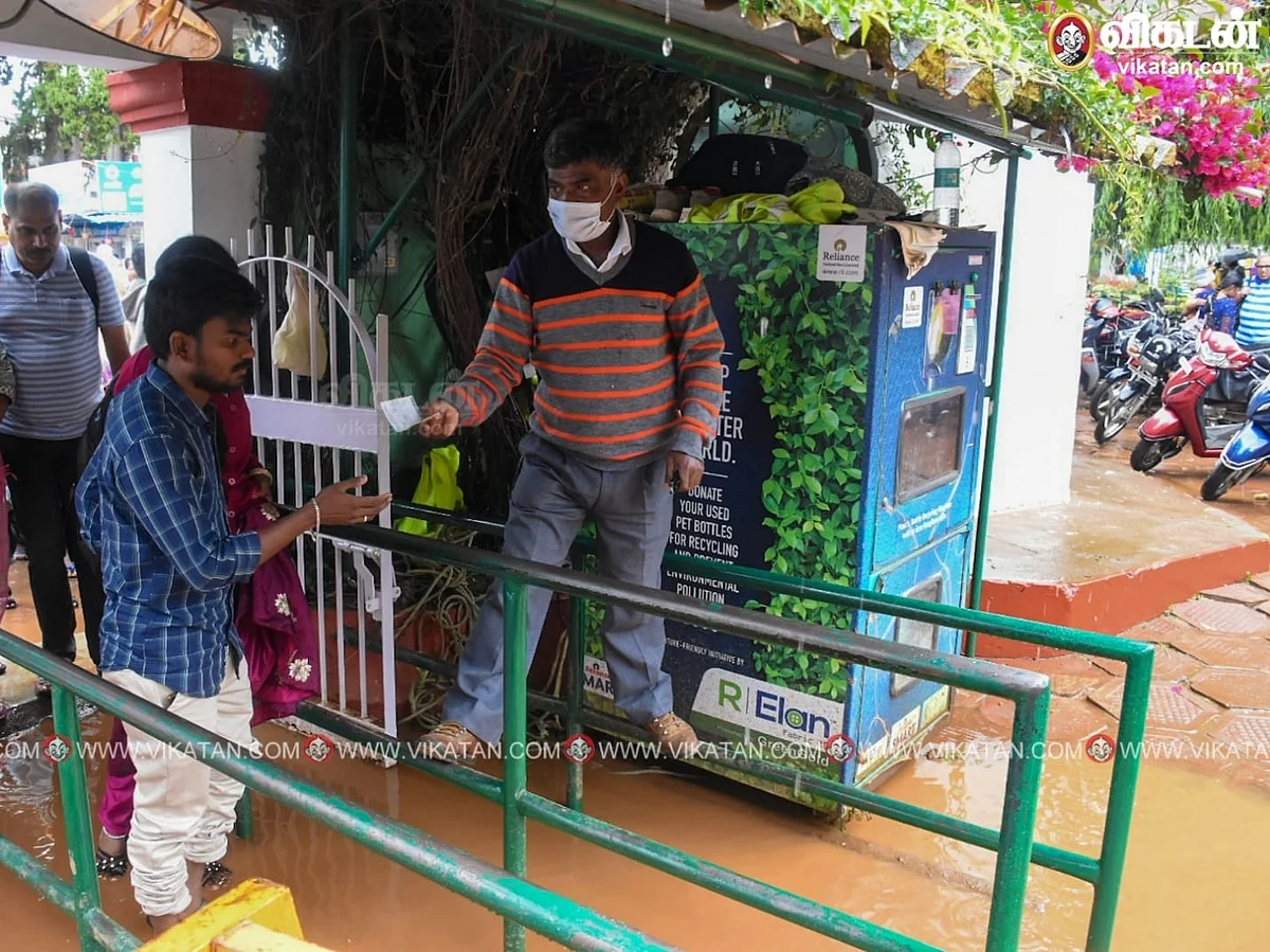 நீலகிரி: ஒரு மணிநேர மழைக்கே வெள்ளக்காடான அரசு தாவரவியல் பூங்கா நுழைவுவாயில்!