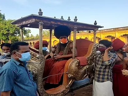 பல்லக்கில் பவனி வருவது ஏன் இத்தனை சர்ச்சையாகிறது! - வரலாறு சொல்லும் தகவல்கள் என்ன?