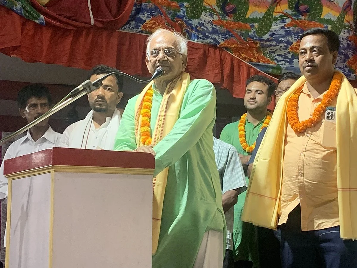 ``ராகுல் காந்தி அரசியலில் ஜூனியர்; அவருக்கு காங்கிரஸின் சித்தாந்தமே தெரியாது" -மேற்கு வங்க அமைச்சர்