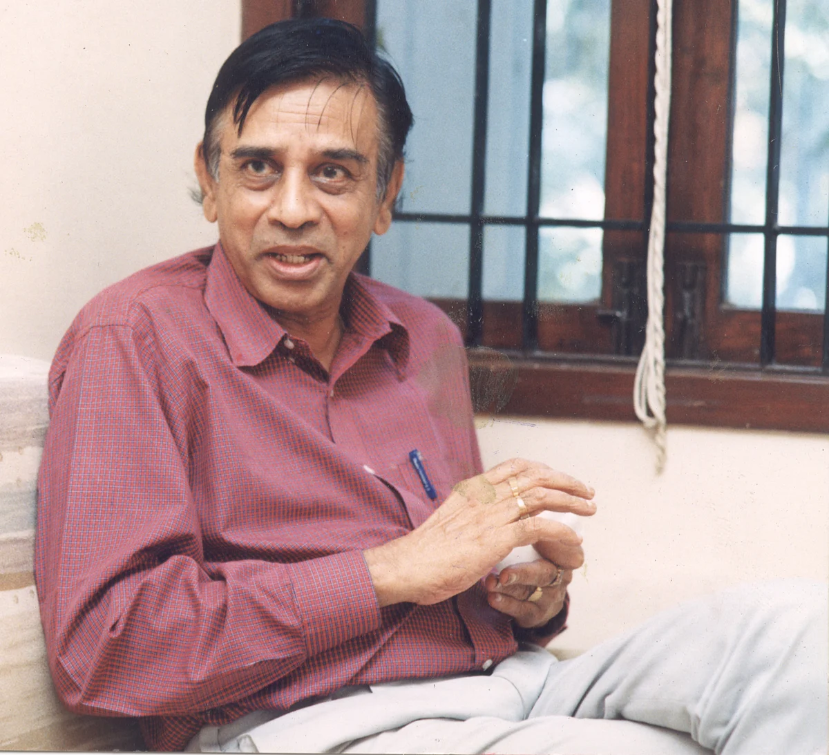 எப்படியும் வாழலாம் - சுஜாதா