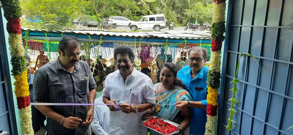 ஆதரவற்ற இல்லத்தை திறந்து வைக்கும் எம்.எல்.ஏ