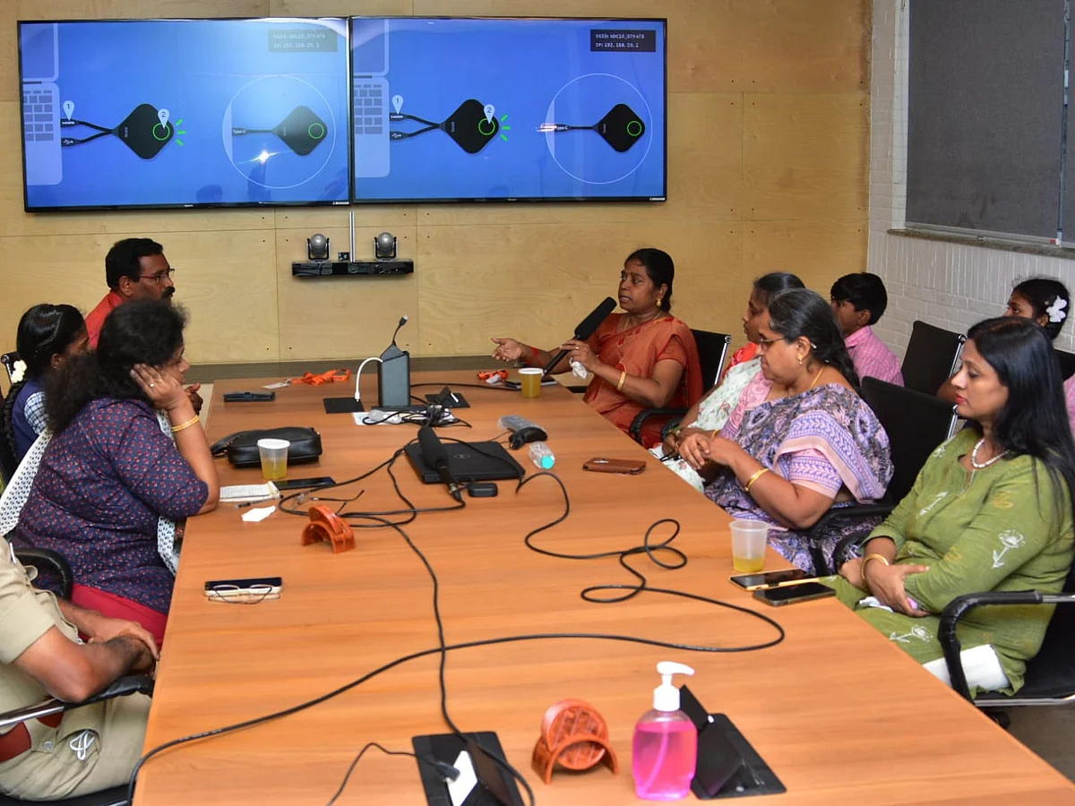 ஆசிரியர்களிடம் அத்துமீறும் மாணவர்கள்; என்னவாகும் எதிர்காலம்? அவள் விகடன் முன்னெடுத்த கலந்துரையாடல்!