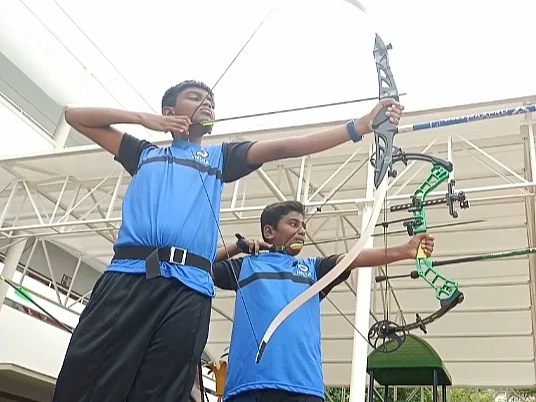 சர்வதேச அளவிலான வில்வித்தைப் போட்டி; தங்கப்பதக்கம் வென்று அசத்திய விருதுநகர் மாணவர்கள்!