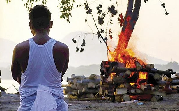 முதியவரின் உடலை சுடுகாட்டில் தகனம் செய்ய எதிர்ப்பு