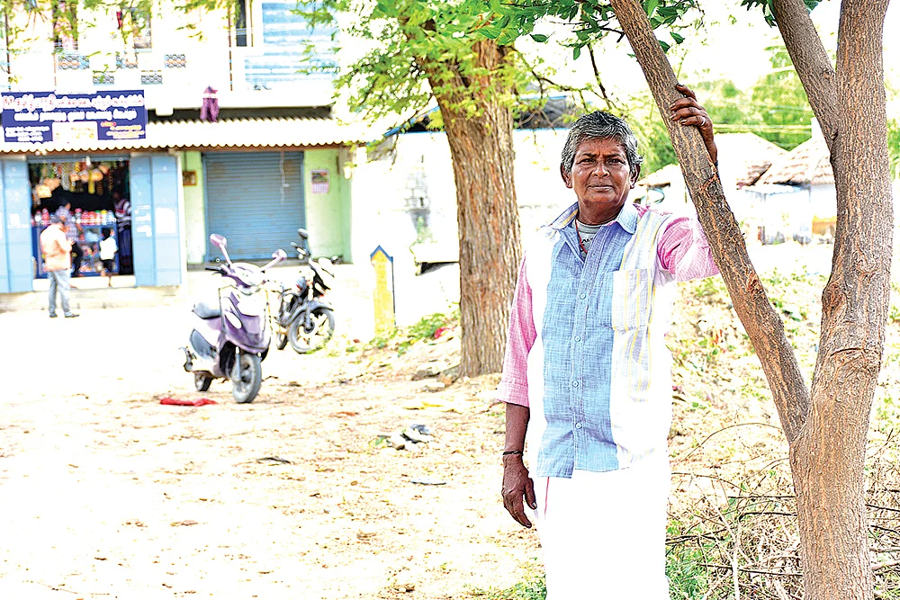 “இந்த உலகத்துல, பொம்பளயாப் பிழைக்க முடியலயே!”