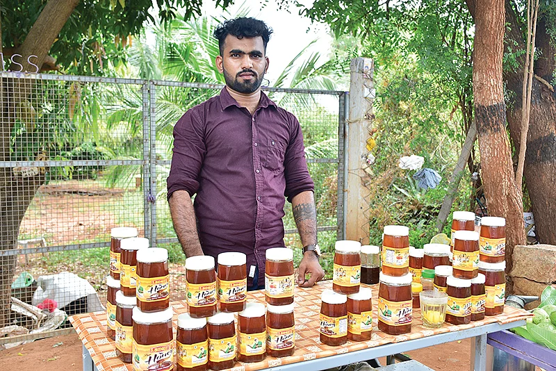 விற்பனைக்குத் தயாராக தேன்