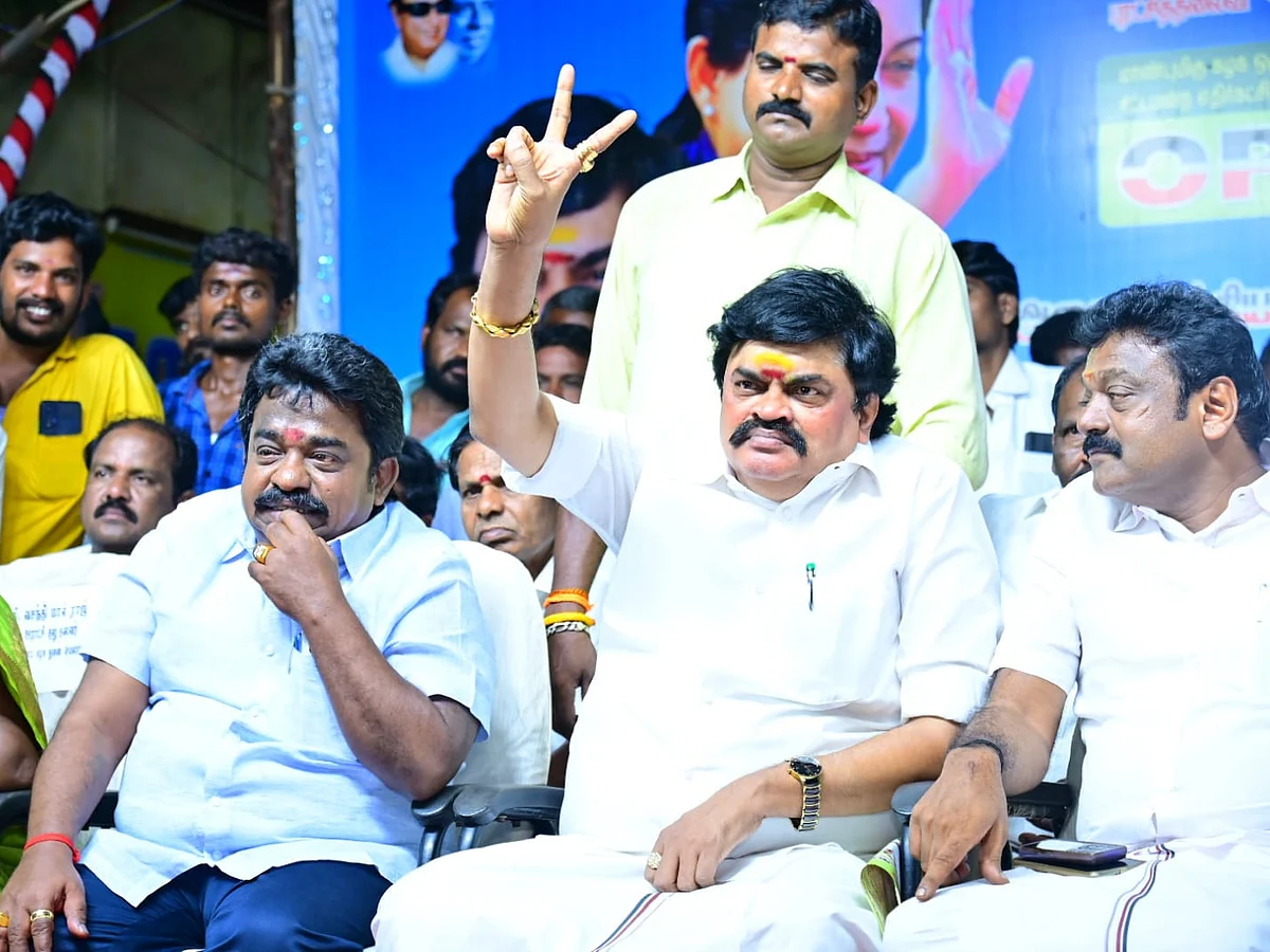 ``இ.பி.எஸ் ஆட்சியை வேண்டாமென்றவர்கள் தற்போது யூ.பி.எஸ்-ஐ தேடுகிறார்கள்!" - ராஜேந்திர பாலாஜி