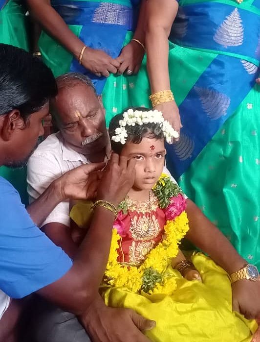 'அவளுக்கு நாம்தான் செய்ய வேண்டும்!' - சிறுமிக்கு காதணி விழா நடத்திய ஆசிரியர்கள்; என்ன காரணம்? 