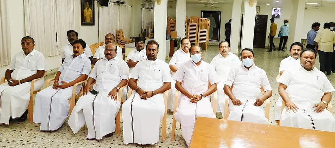 அதிமுக ஆலோசனைக் கூட்டம்