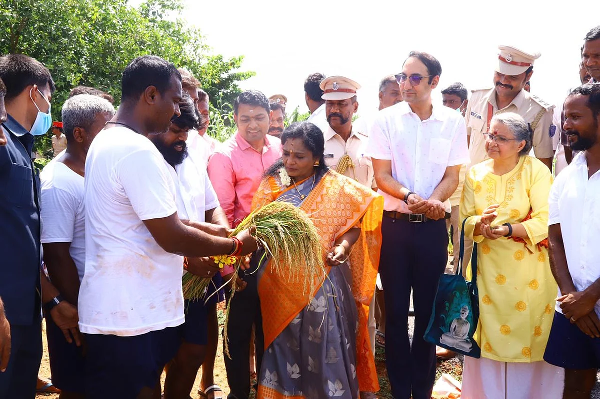 சிறைவாசிகளுடன் ஆளுநர் தமிழிசை