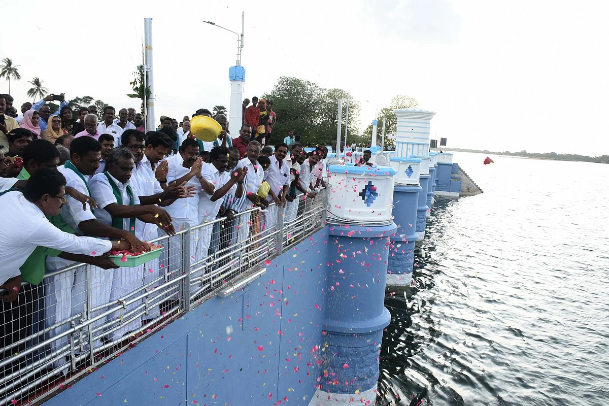 கல்லணையை திறந்து வைத்த அமைச்சர் கே.என். நேரு