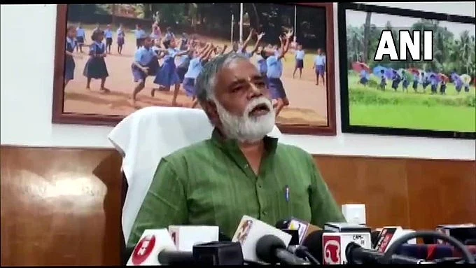 கர்நாடக பள்ளிக்கல்வி அமைச்சர் பி.சி. நாகேஷ்