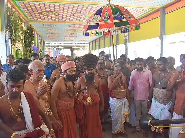பரபரப்பு அரசியலில் புயலைக் கிளப்பிய தருமபுரம் பட்டினப்பிரவேசம்! - நடந்தது என்ன?