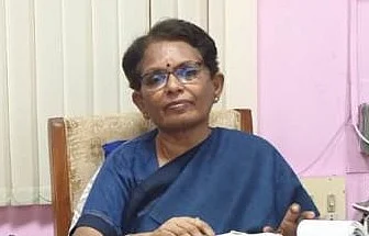 கல்லூரி முதல்வர் ராஜி சுகுமார்