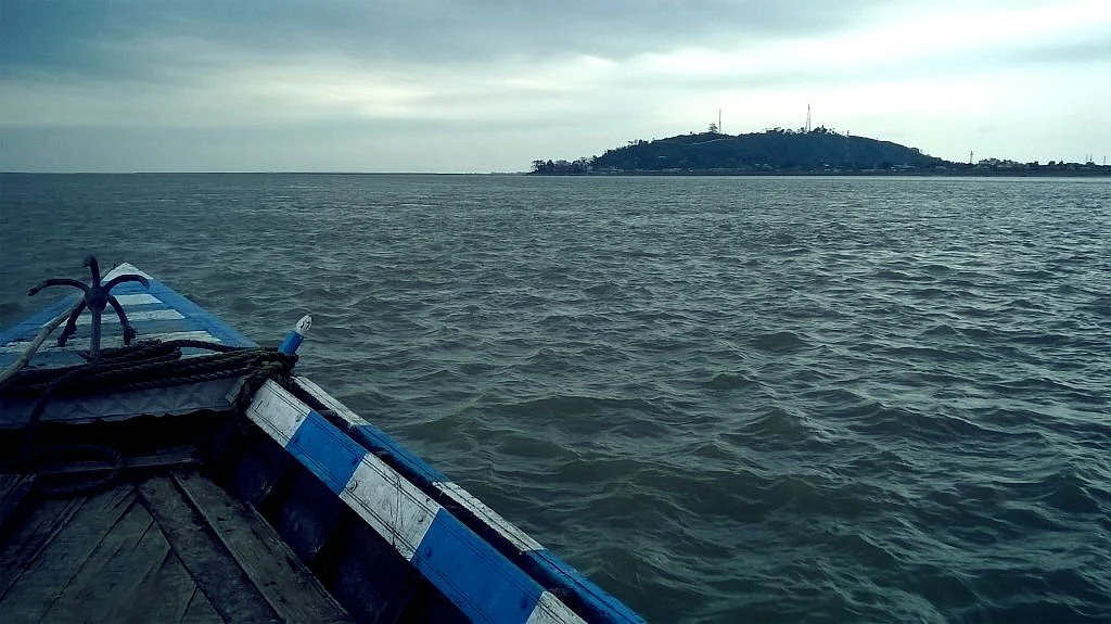 பிரம்மபுத்திரா நதியில் படகு சவாரி