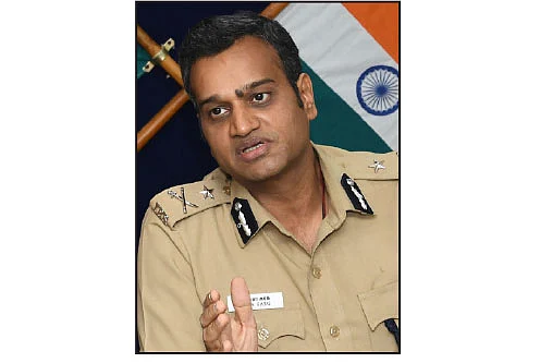 அஸ்ரா கார்க்