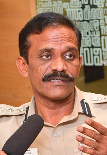 அத்துமீறும் மாணவர்கள்,
அடக்க முடியாத ஆசிரியர்கள்...
தீர்வுதான் என்ன?