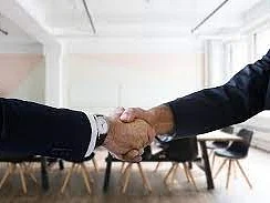 How to: நேர்காணலில் உங்களை சுயஅறிமுகப்படுத்துவது எப்படி?How to Introduce Yourself in an Interview?