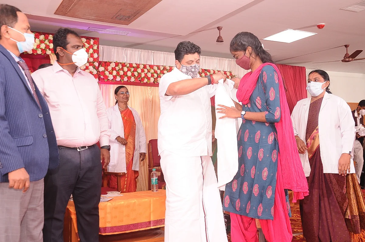 மருத்துவக்கல்லூரி விழாவில்