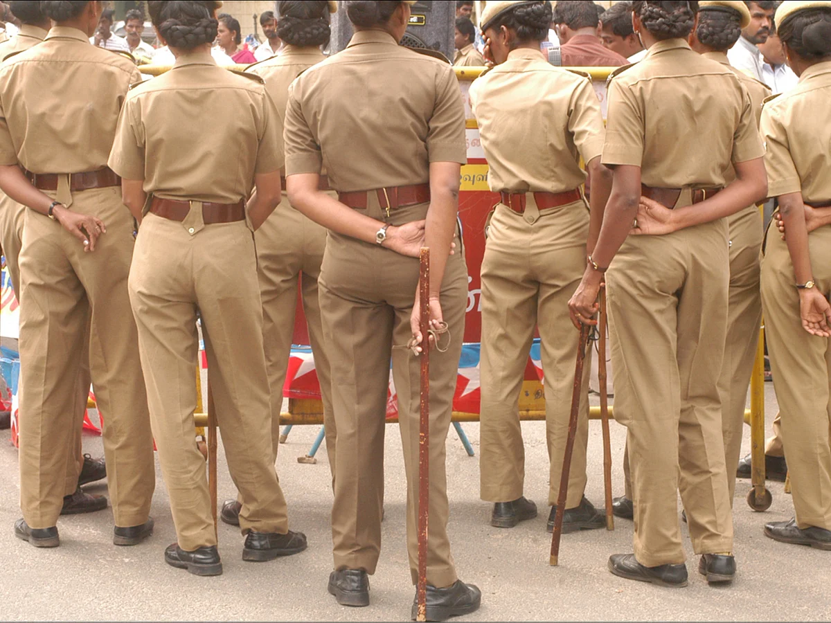பணிச்சுமை... மன உளைச்சல்... தற்கொலை எண்ணம்... கவலைக்குள்ளாகும் பெண் காவலர்களின் நிலை!