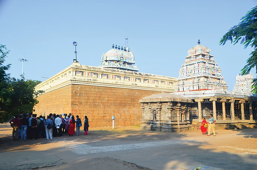 திருவொற்றியூர், தியாகராஜ சுவாமி கோயிலில்...