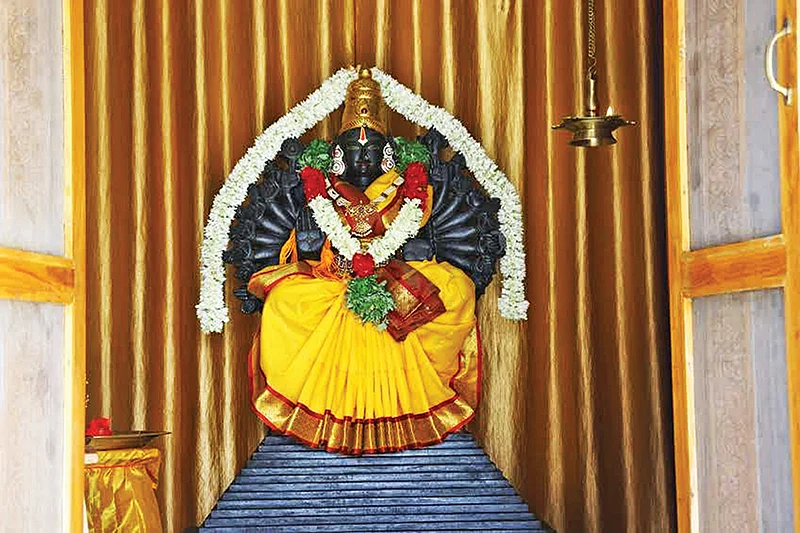அஷ்ட தசபுஜ மகாலட்சுமி