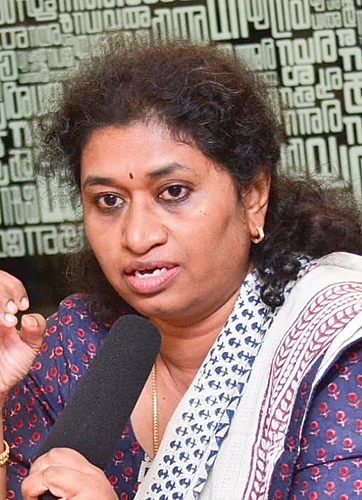அத்துமீறும் மாணவர்கள்,
அடக்க முடியாத ஆசிரியர்கள்...
தீர்வுதான் என்ன?