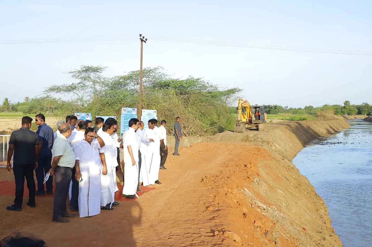 தூர்வாரும் பணிகளைப் பார்வையிடும் முதல்வர்