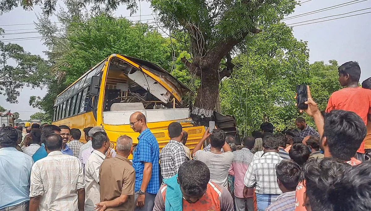 விபத்துக்குள்ளான கல்லூரிப் பேருந்து