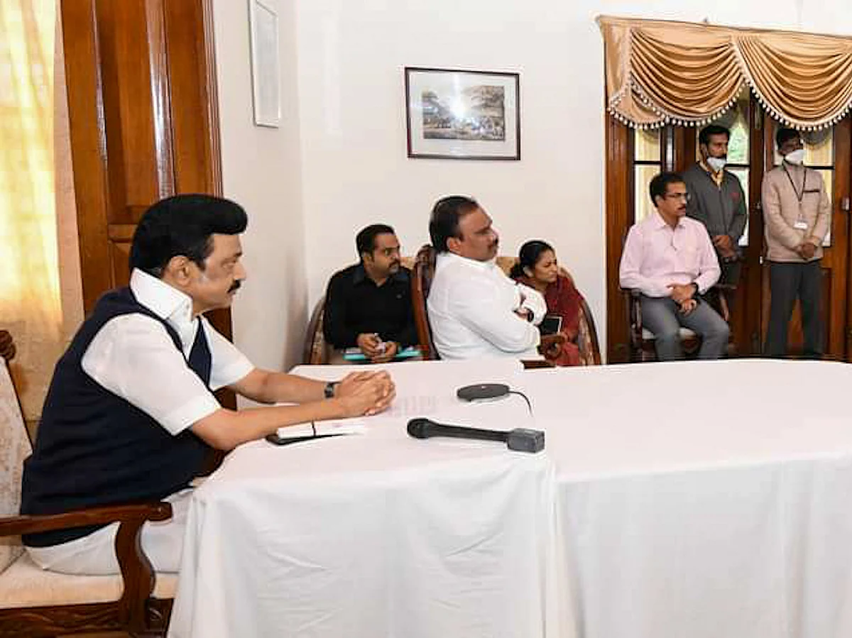 ராஜீவ் காந்தி கொலை வழக்கு: 6 பேர் விடுதலை குறித்து சட்ட வல்லுநர்களுடன் முதல்வர் ஆலோசனை!
