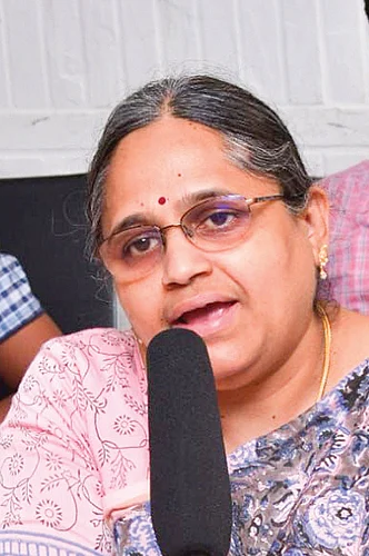 அத்துமீறும் மாணவர்கள்,
அடக்க முடியாத ஆசிரியர்கள்...
தீர்வுதான் என்ன?