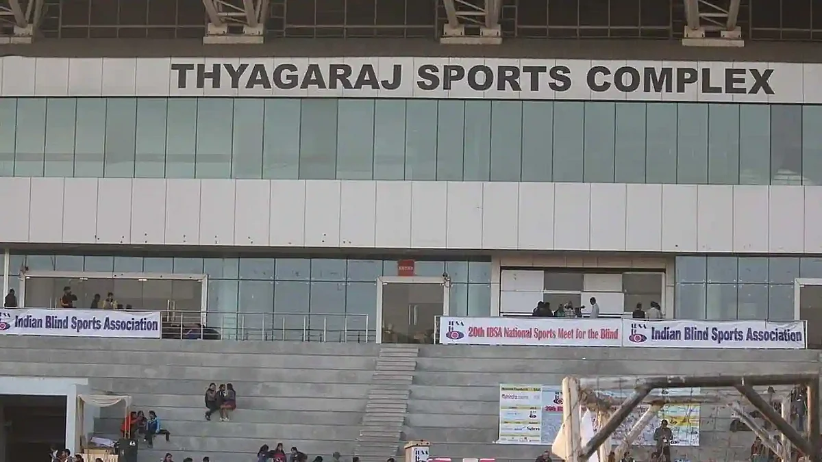 New Delhi: நாயுடன் நடைப்பயிற்சி செல்லும் ஐ.ஏ.எஸ் அதிகாரி; வீரர்களை முன்கூட்டியே வெளியேற்றும் அவலம்!