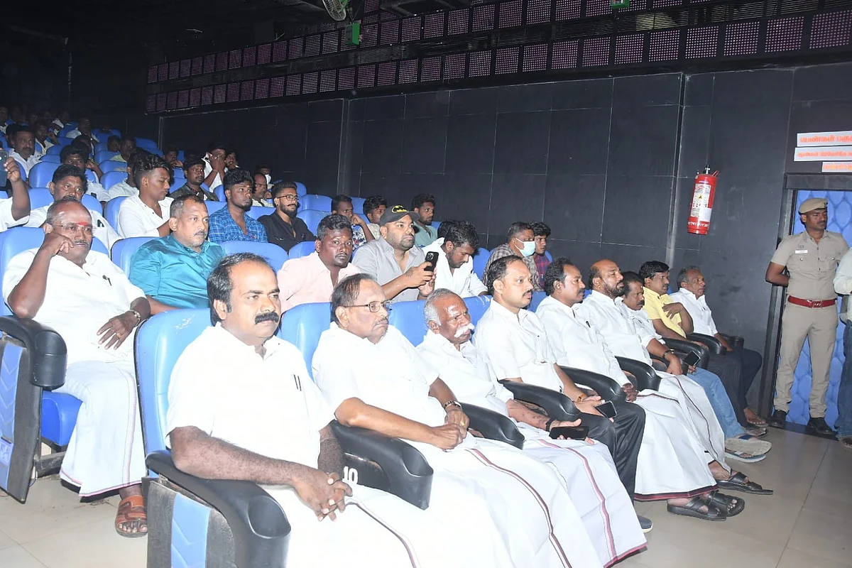 நெஞ்சுக்கு நீதி படம் பார்க்கும் அமைச்சர்கள் மெய்யநாதன் -ரகுபதி.