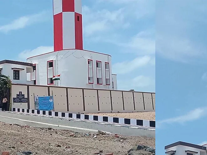 புதிய கலங்கரை விளக்கம் திறப்பு; உயரத்திலிருந்து தனுஷ்கோடியின் அழகை ரசித்த பள்ளிச் சிறுவர்கள்!