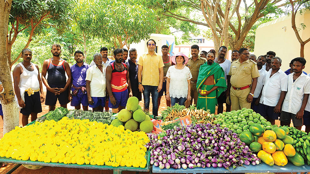 சிறைச்சாலையைப் பசுமைச்சோலையாக மாற்றிய சிறைவாசிகள்