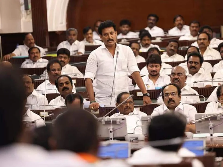 `மாணவர்களுக்கு டிசி; அமைச்சருக்கு ஆலோசனை தரும் அதிகாரிகளுக்கு சமூகப்பார்வை வேணும்!' - கஜேந்திர பாபு