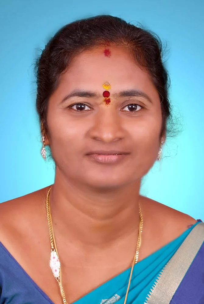 தோளில் கை போட்டார்... சாதியை சொல்லி கேவலப்படுத்தினார்!