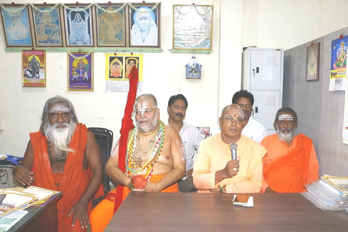 செய்தியாளர்களைச் சந்தித்த ஆத்மானந்த சரஸ்வதி சுவாமிகள்