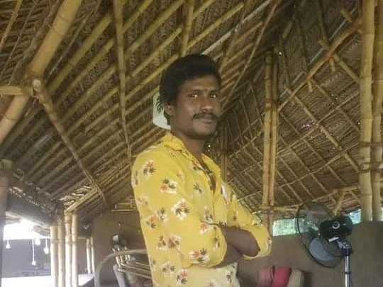 பள்ளி மாணவிக்கு கத்திக்குத்து; ரயிலில் பாய்ந்து வாலிபர் தற்கொலை - அதிர வைக்கும் திருச்சி சம்பவம்