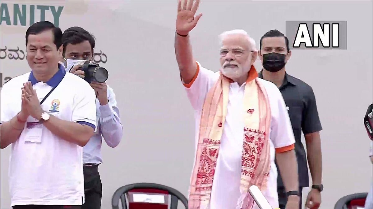 ``யோகா நாட்டுக்கும் உலகுக்கும் அமைதியைக் கொண்டுவருகிறது