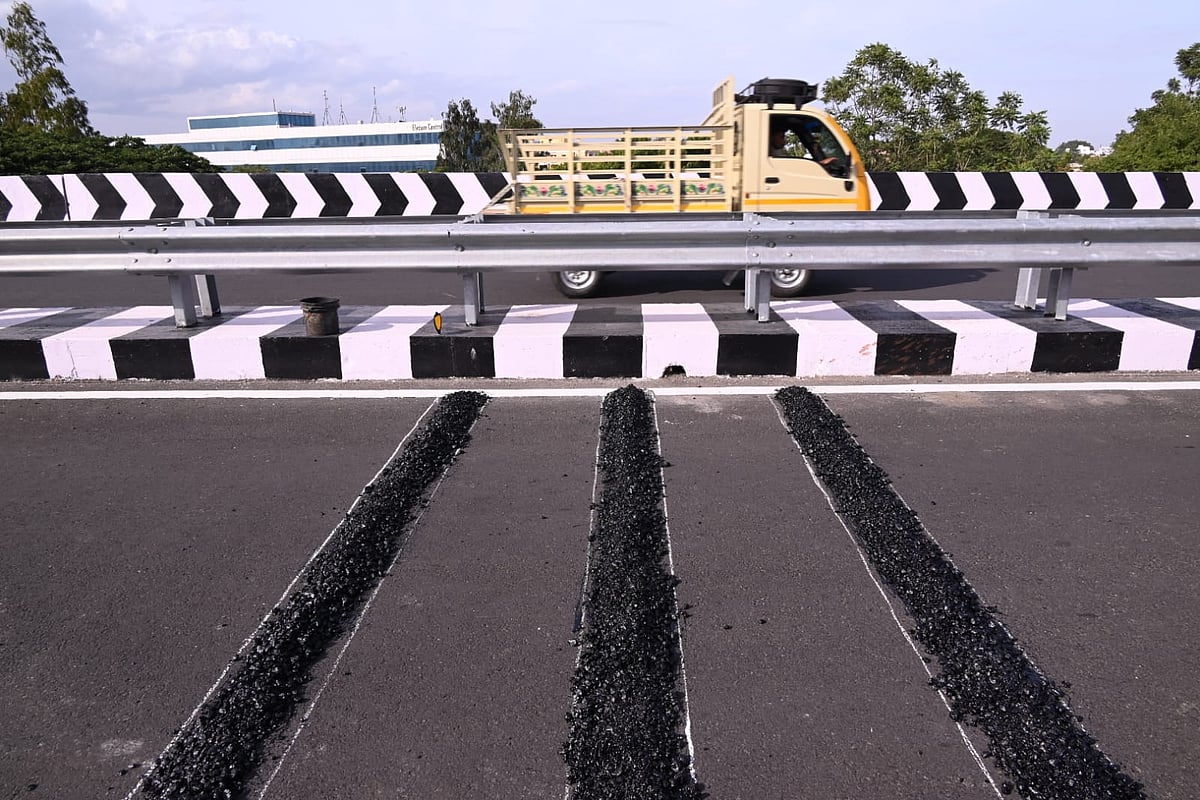 திறக்கப்பட்ட குறுகிய காலத்தில் இருவர் உயிரிழப்பு - கோவை மேம்பாலத்தில் வேகத்தடை அமைப்பு