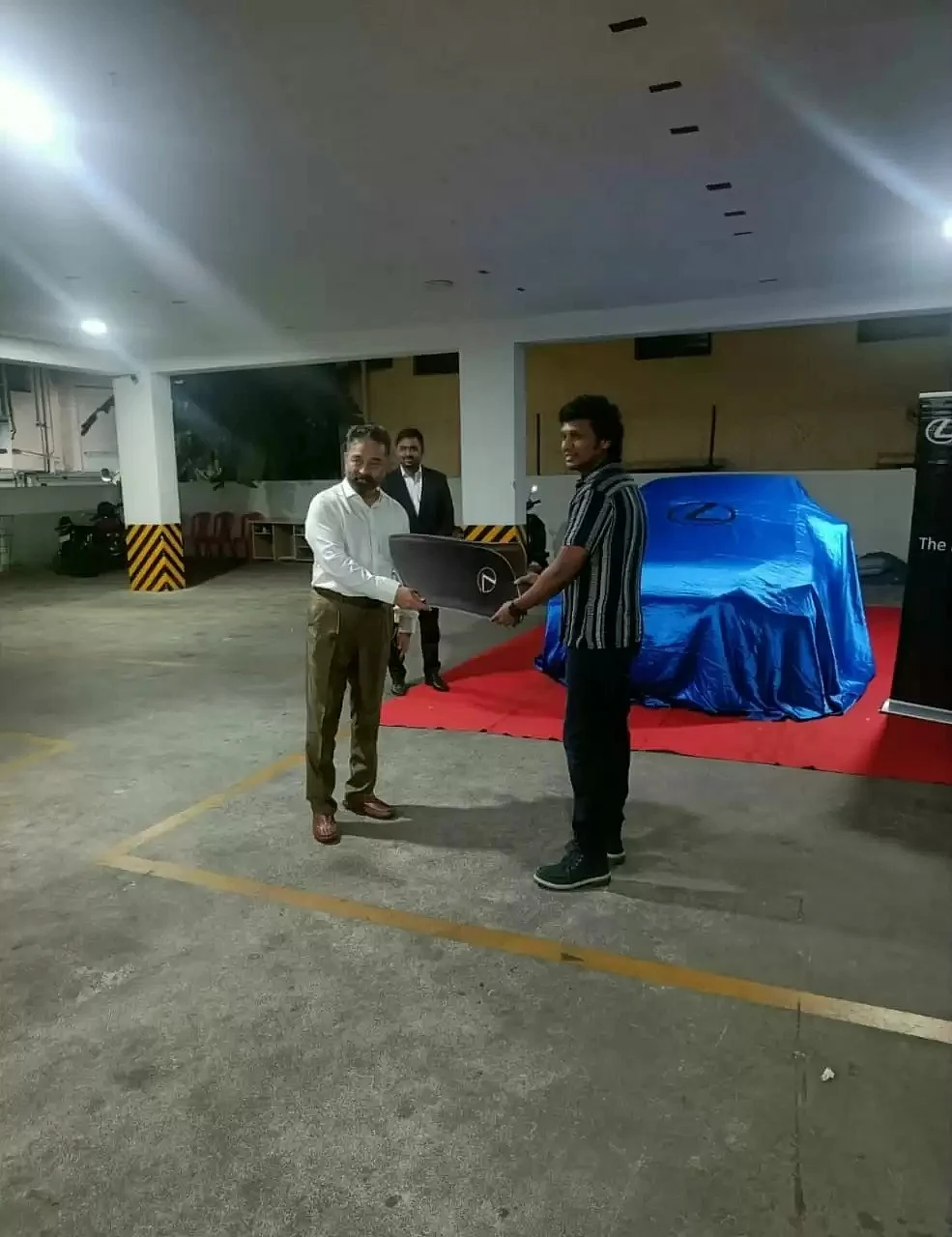 லோகேஷ் கனகராஜுக்கு கார் கொடுத்த கமல்