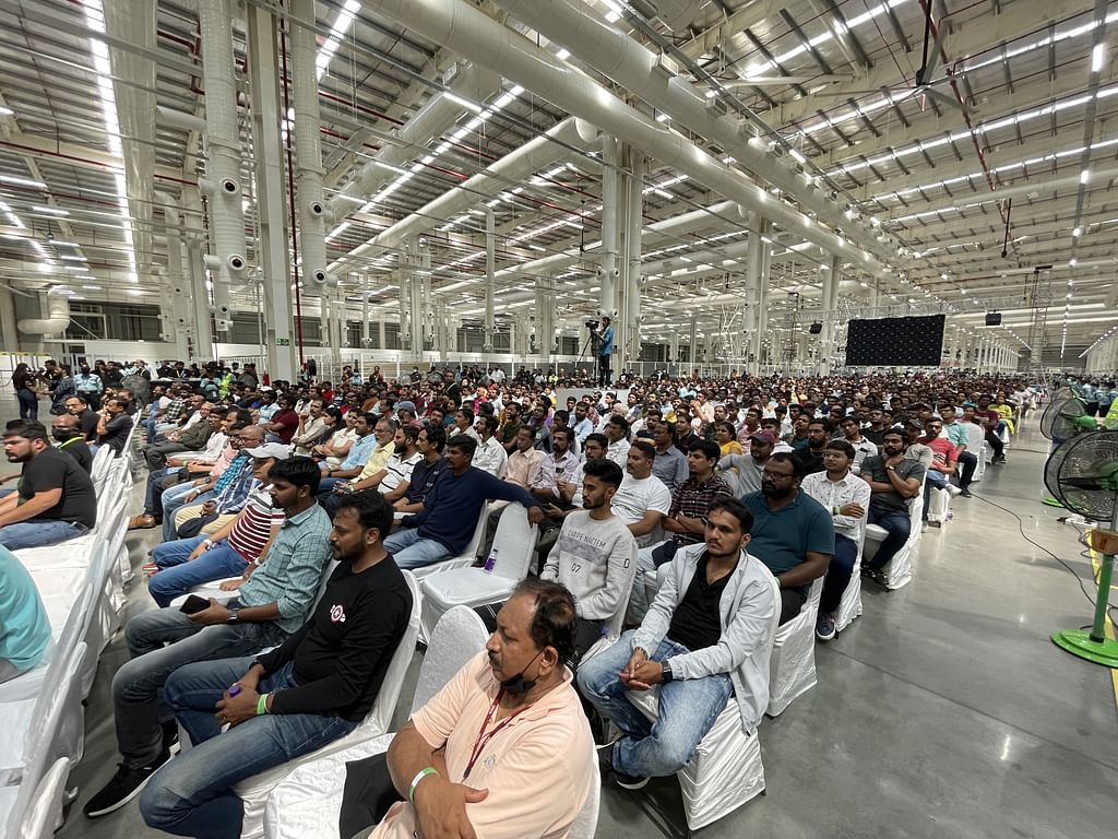 "சிங்கிள் சார்ஜில் 200 கி.மீ ஓட்டினால்... ஓலா ஸ்கூட்டர் பரிசு! - ஓலா தொழிற்சாலைக்கு நேரடி விசிட்!