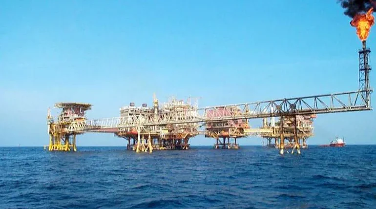 ஓஎன்சிஜி ஆயில் தளம் - நடுக்கடல்