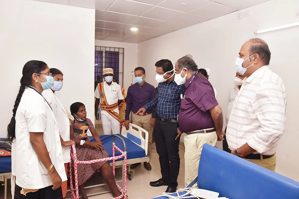 ஜூ.வி ஆக்ஷன்... ஏழைப் பெண்ணின் ஏழு வருடப் போராட்டம்! - அரவணைத்த கலெக்டர்... நடக்கவைத்த ஜூ.வி...
