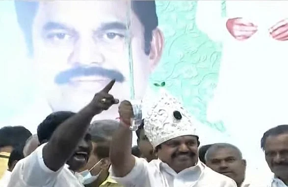 Live அதிமுக: ``அவைத்தலைவர் தமிழ்மகன் உசேன் தேர்வு செல்லாது; பதவிவெறியில் நடந்தது பொதுக்குழு அல்ல” - வைத்திலிங்கம்