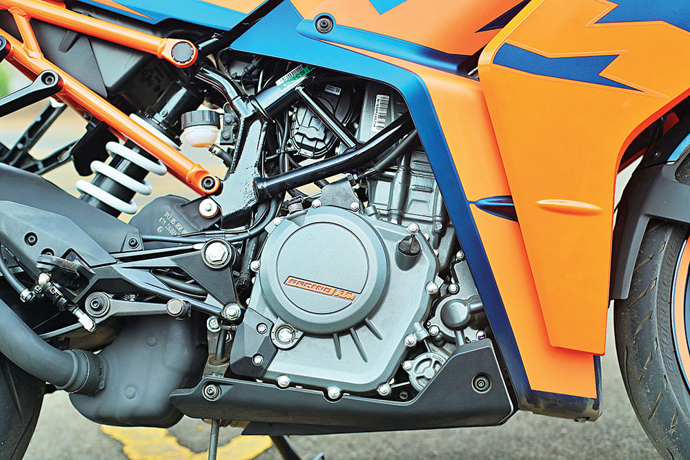 KTM RC 390: பாதி ஸ்ட்ரீட் பைக்; மீதி ரேஸ் பைக்!