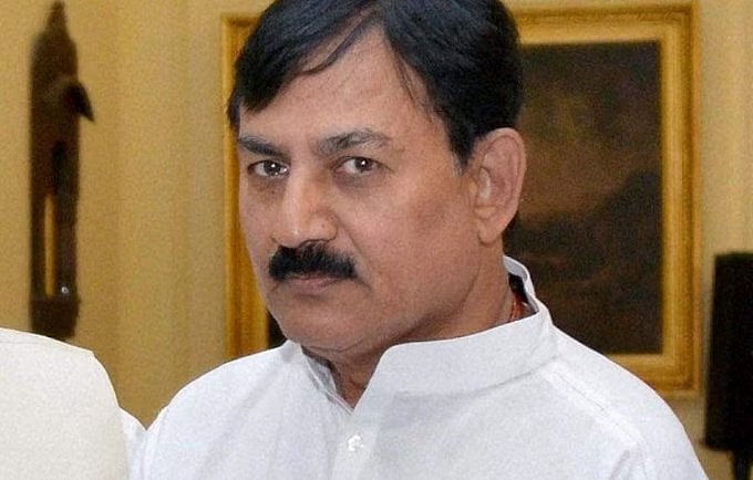 இளம் பெண்ணுடன் முன்னாள் அமைச்சர்; மனைவியால் வெளியான வீடியோ - அரசியலில் இருந்து விலகும் காங். தலைவர்