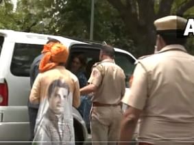 Viral Video: ஜந்தர் மந்தர் போராட்டம்; ராகுல் ஆதரவாளருக்கு காரில் லிஃப்ட் கொடுத்த பிரியங்கா!